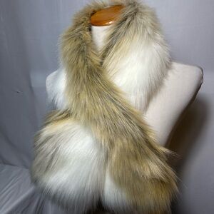 Luxurious Faux Fur Scarf in White and Tan